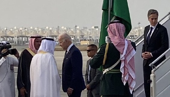  بایدن در فرودگاه جده + عکس