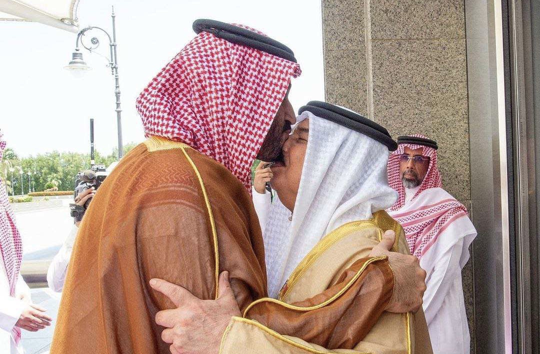 سلام دادن‌ با بینی در عربستان سعودی + عکس