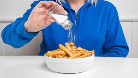  بیماران قلبی نباید نمک را در رژیم غذایی حذف کنند