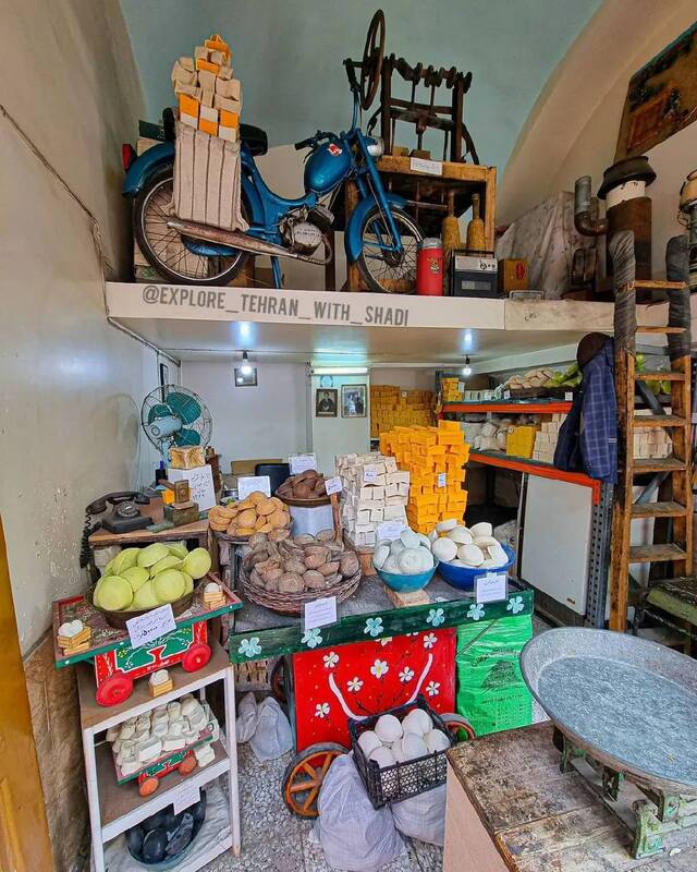 مغازه صابون‌ فروشی ۶۰ ساله در خیابان مولوی + عکس