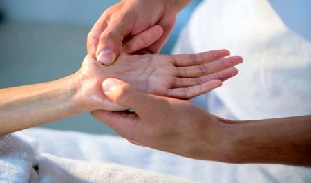 با فشار دادن این نقاط کف دستتان معجزه آن راببینید+عکس