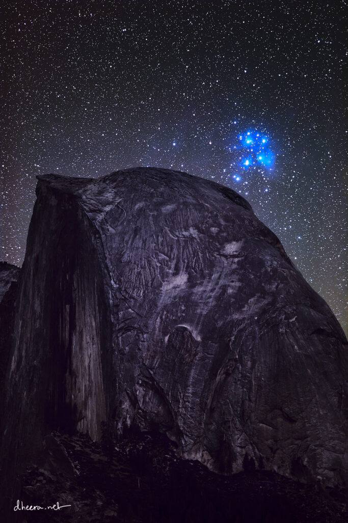 تصویر روز ناسا: خوشه پروین بر فراز سنگ نیمه گنبد کالیفرنیا