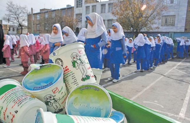 «تغذیه رایگان» ۳ تا ۵ میلیون دانش‌ آموز با شیر و نان غنی‌شده از مهرماه