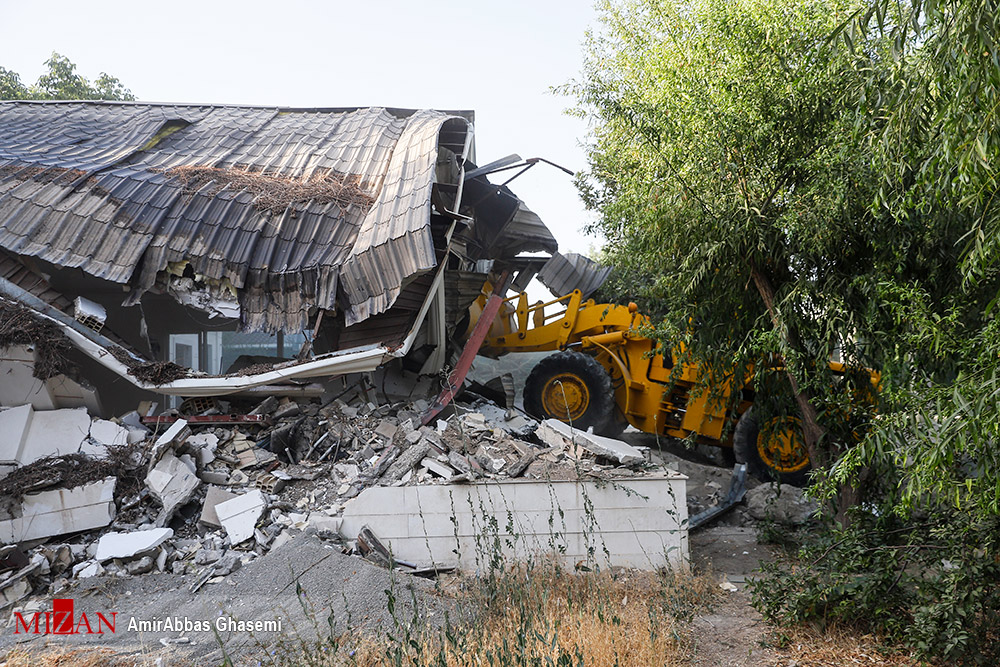 تخریب ویلاهای لوکس در چهارباغ کرج + عکس