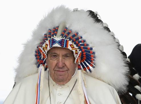 سفر پاپ فرانسیس به کانادا برای دلجویی از بومیان این کشور + عکس