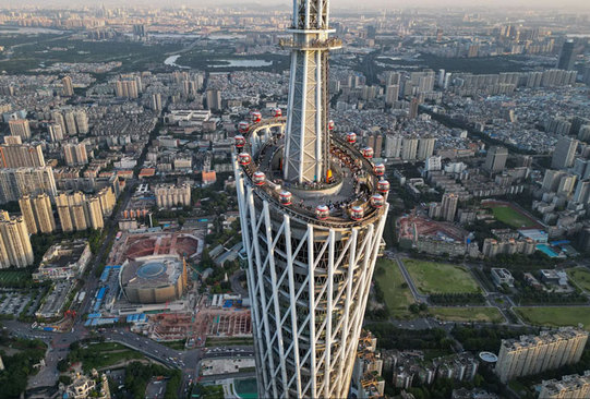 نمایی از برج کانتون در شهر گوانگژو چین + عکس