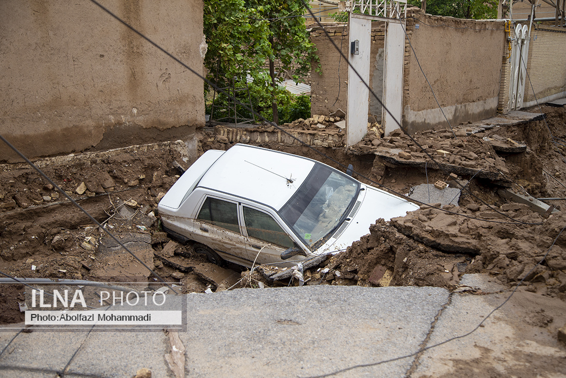 وضعیت وحشتناک خودروها پس از سیل در یزد + عکس