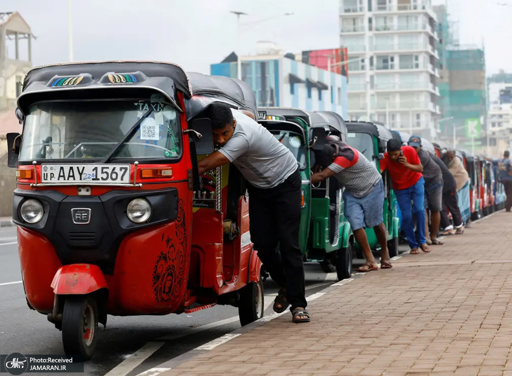 صف خرید بنزین در بحبوحه بحران اقتصادی سریلانکا + عکس