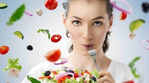 خبر خوش برای افراد تنها: با نگاه کردن در آینه از غذا لذت ببرید 