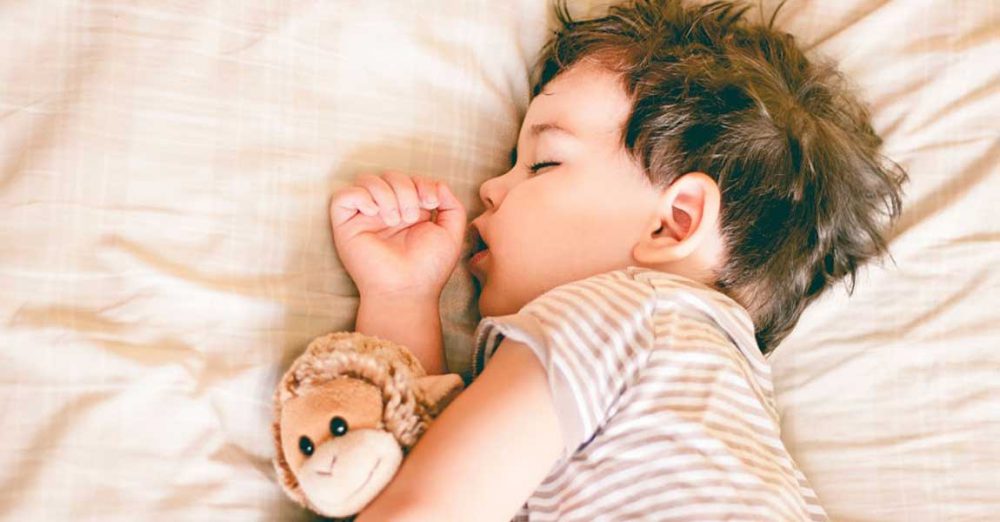 چرا خوابیدن با دهان باز در کودکان مضر است؟