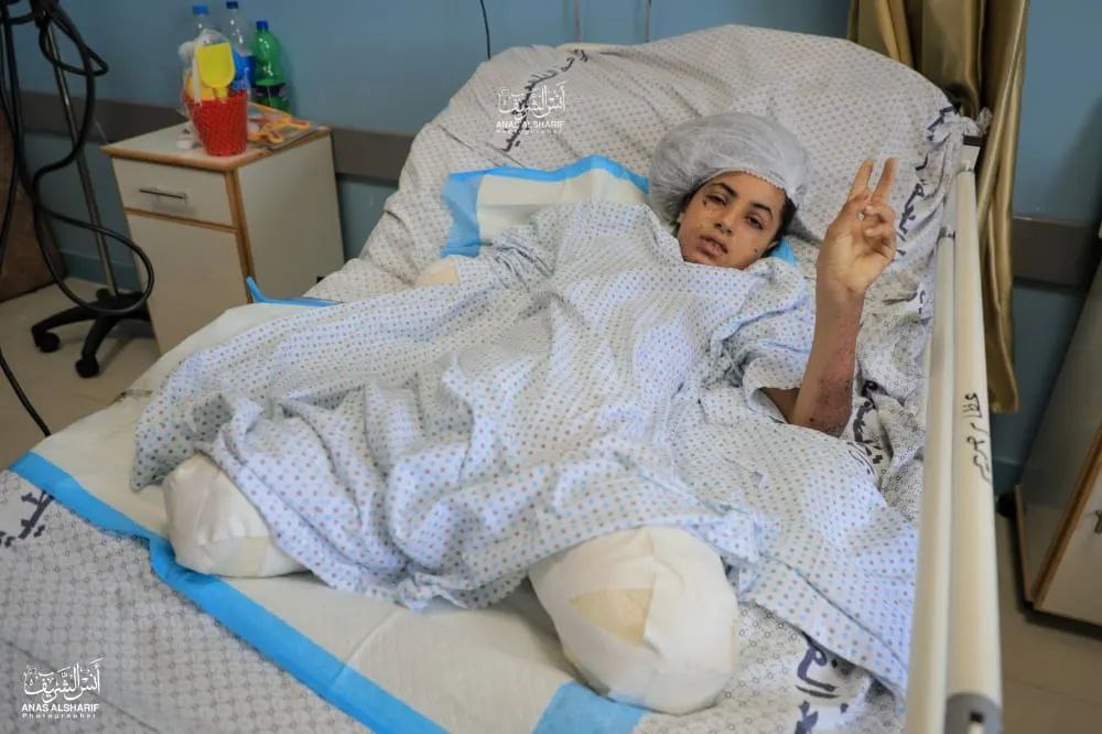 علامت پیروزی یک دختر فسطینی + عکس