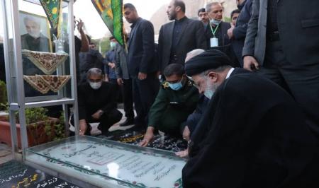  رییس جمهور بر سر مزار حاج قاسم + عکس