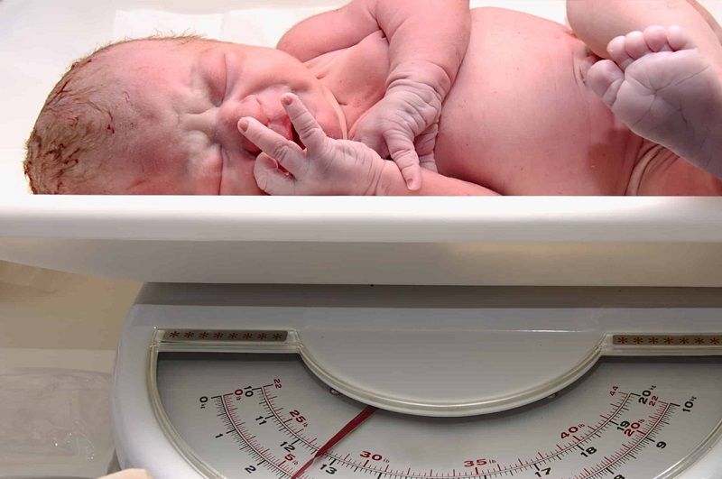 ارتباط خطر مرگ و میر با وزن هنگام تولد