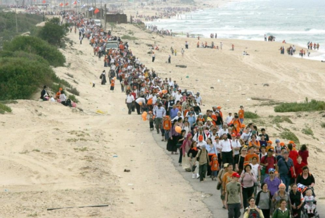 روزی که صهیونیست‌ها از غزه فرار کردند! + عکس
