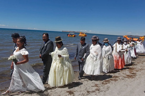 مراسم ازدواج دسته جمعی 50 زوج شیلیایی + عکس