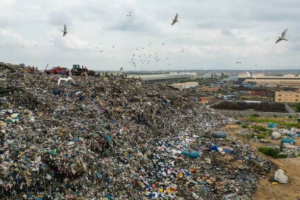 انبوه زباله های تلنبار شده در غنا + عکس