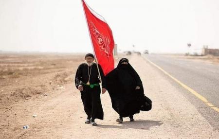 قدم قدم با یک علم + عکس
