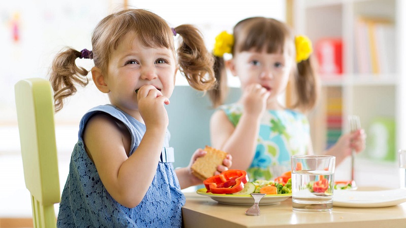 بهترین عادت‌های غذایی را به کودکانتان بیاموزید