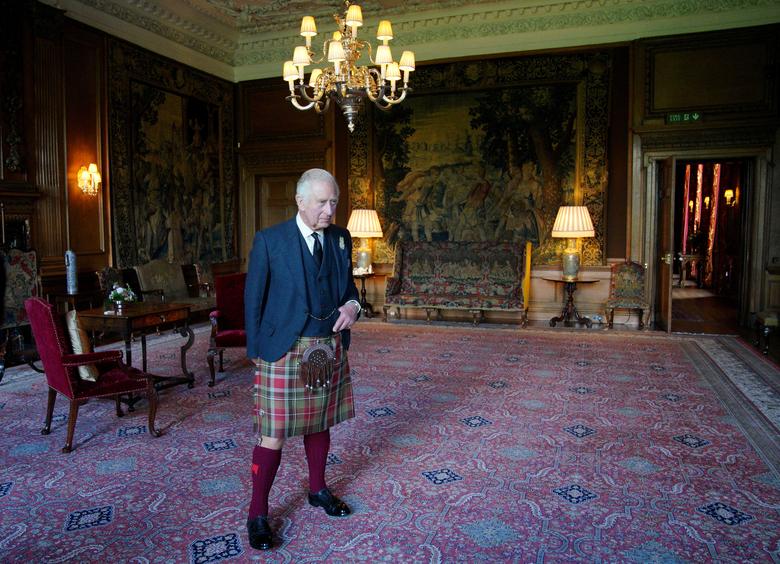 پادشاه جدید انگلیس در لباس سنتی اسکاتلندی + عکس