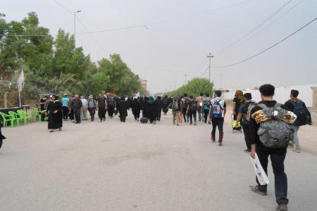 آب‌تنی زوار اربعین در فُرات+ عکس