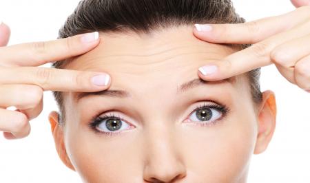 اختصاصی| چگونه از شر جوش های روی پیشانی خلاص شویم؟