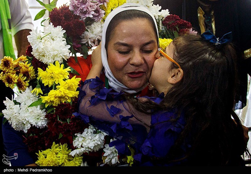 استقبال از هاشمیه متقیان قهرمان دو و میدانی + عکس
