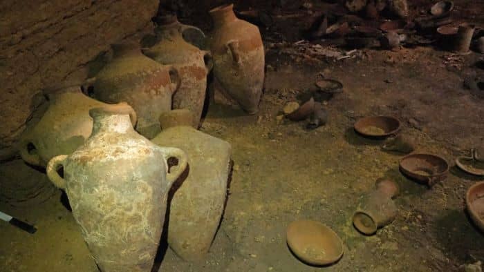 تصاویری از اشیاء باستانی یک غار مخفی در فلسطین + عکس
