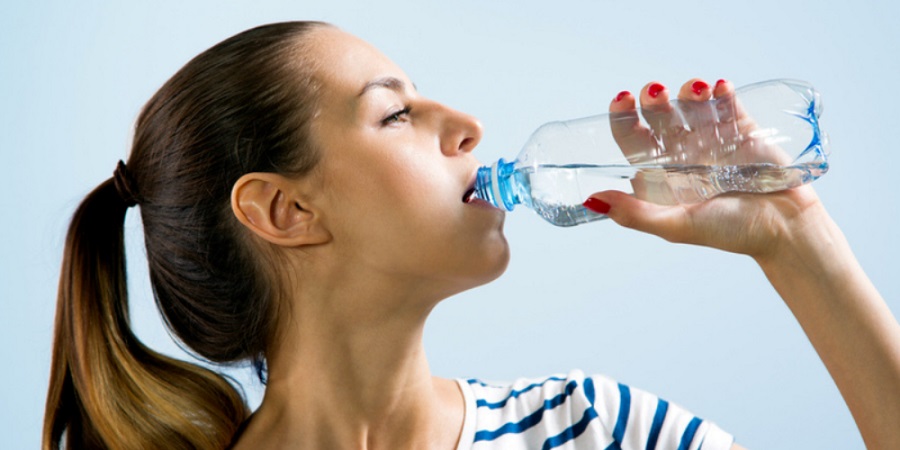 آیا نوشیدن آب معدنی برای سلامتی مزایایی دارد؟
