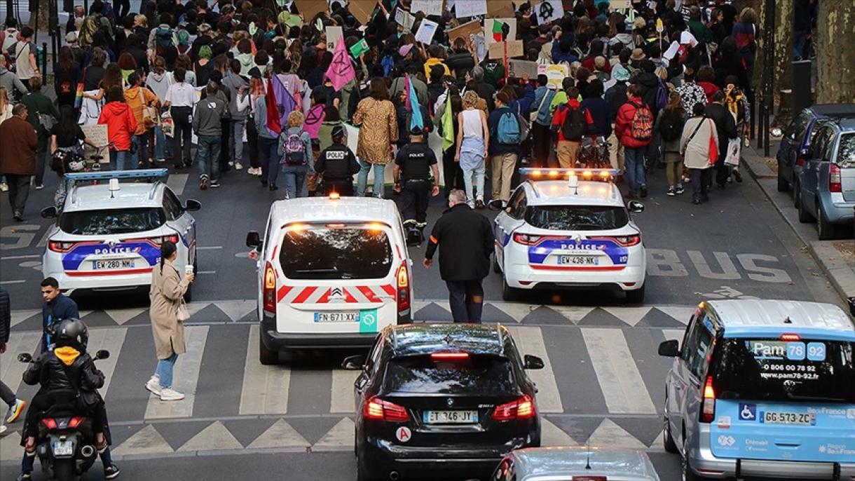 تظاهرات جوانان در پاریس برای جلب توجه به تغییرات اقلیمی 
