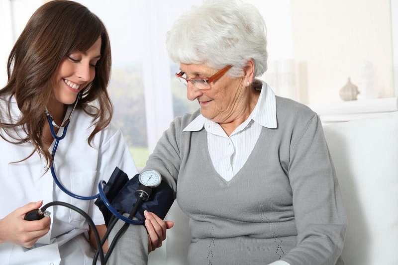 سالمندان مبتلا به فشار خون بالا چه بخورند؟