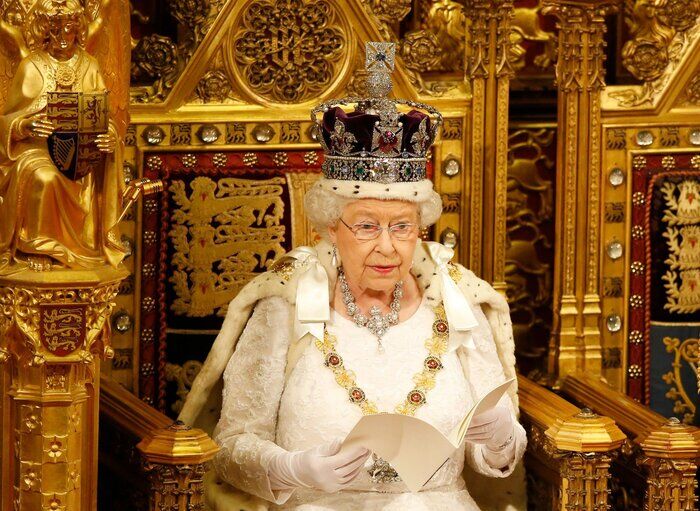 تصویری جالب از تخت پادشاهی ملکه سابق انگلستان 