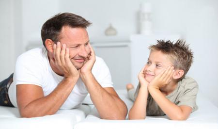 در مدیریت احساسات کودک‌تان، او را یاری کنید