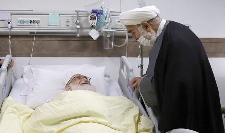 عیادت رئیس دفتر رهبر انقلاب از آیت‌الله نوری همدانی + عکس
