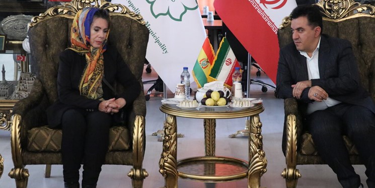تصویری از خانم رومینا پرز سفیر بولیوی در ایران در دیدار با شهردار تبریز