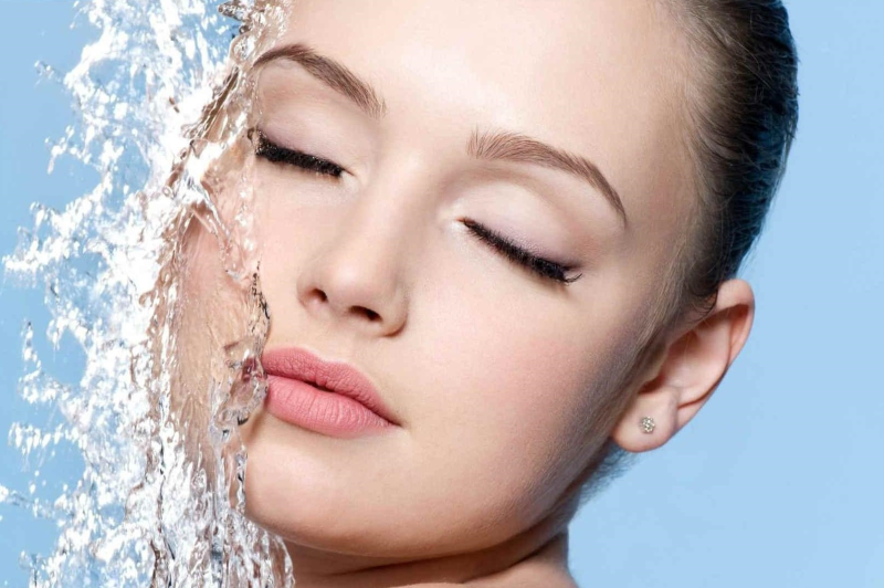 چرا خوابیدن با آرایش مضر است؟