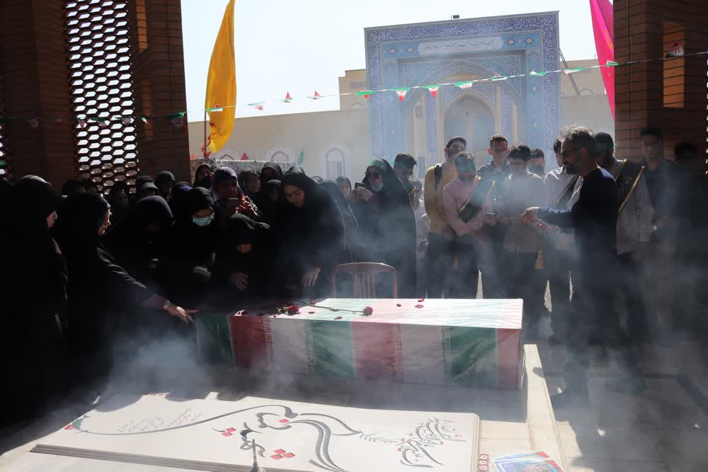 تشییع پیکرشهید گمنام در دانشگاه علوم پزشکی قم+ عکس