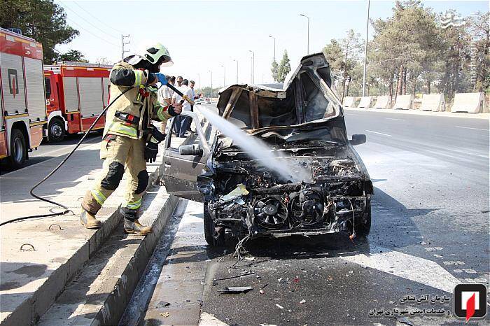 آتش سوزی خودرو سواری در بزرگراه آزادگان + عکس