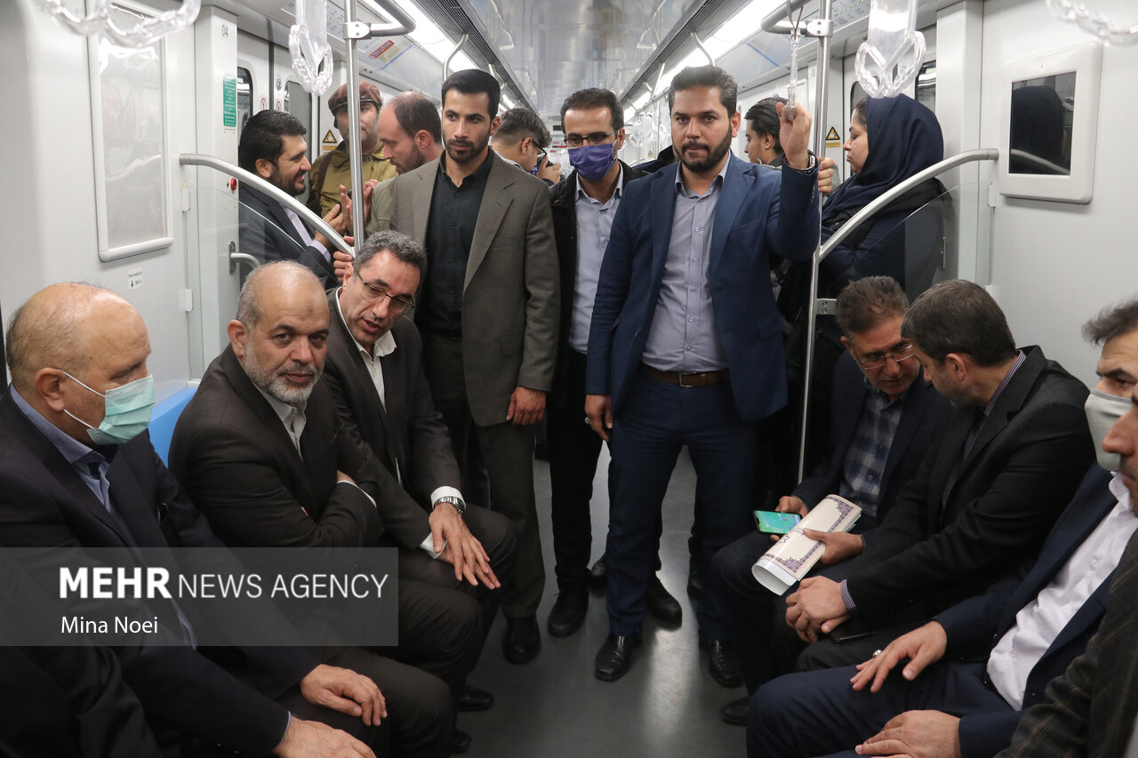 مترو سواری وزیر کشور در تبریز + عکس