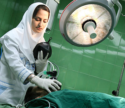  واکنش تند معاون وزیر بهداشت به تصمیم بیمه‌ها برای پرستاران