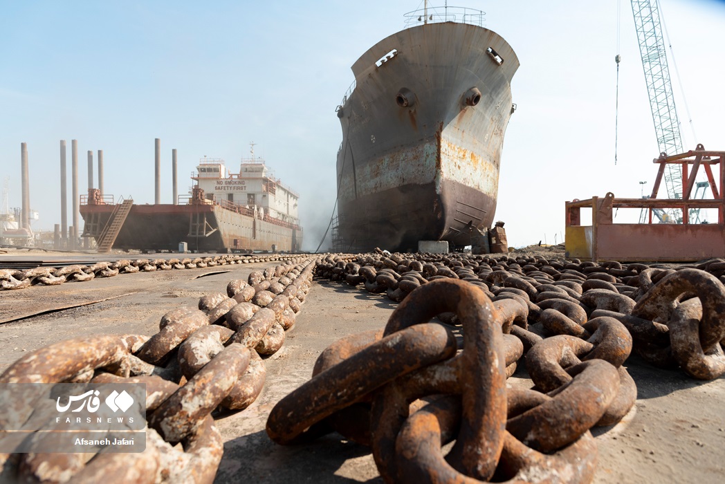 کارخانه ساخت کشتی‌های غول پیکر در بوشهر +‌ عکس
