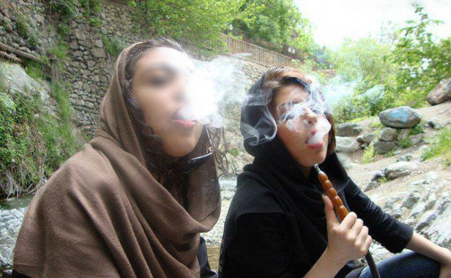 جهانگردی سرطان با دعوت زنان و جوانان به کافه و قلیان