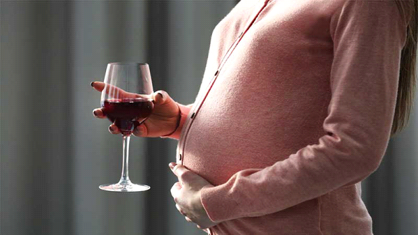 استفاده از مشروبات الکلی و خطر سقط جنین در زنان باردار