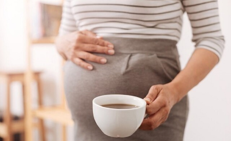 مصرف این نوشیدنی در بارداری قد کودک را کوتاه می‌کند