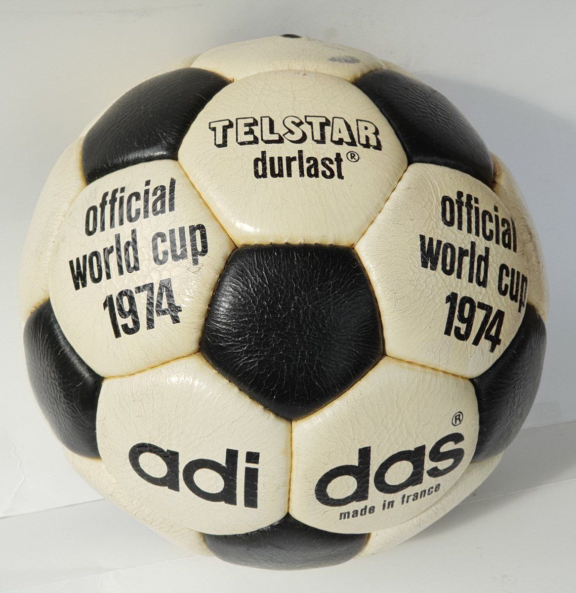 توپ جام جهانی 48 سال پیش + عکس