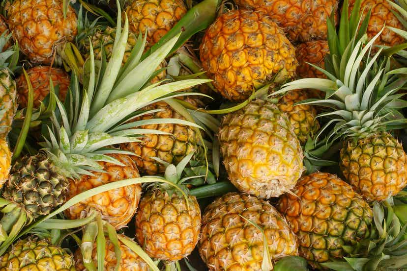 آنزیم‌های موجود در آب و میوه آناناس چه فوایدی دارد؟
