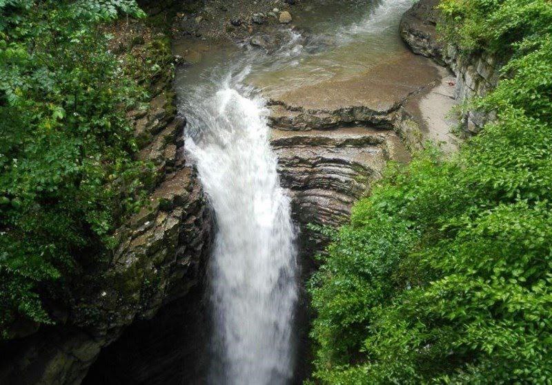 آبشار «ویسادار» پدیده زیبای طبیعی گیلان + عکس