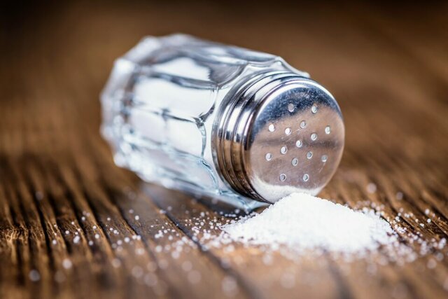 خوردن نمک زیاد چه بلایی سرتان می آورد