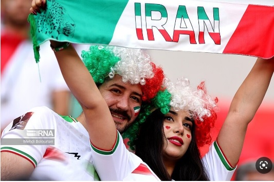 عکس بسیار متفاوت خبرگزای جمهوری اسلامی از زوج طرفدار تیم ملی