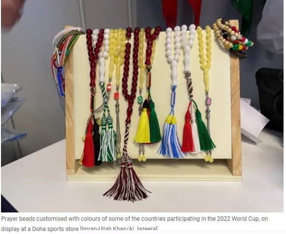  فروش تسبیح در جام جهانی با رنگ پرچم کشور ها از جمله پرچم انگلیس! 