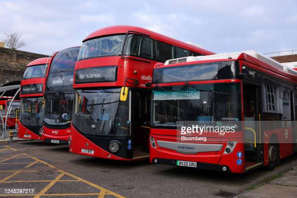 اعتصاب رانندگان اتوبوس در انگلیس و سرگردانی مردم + عکس